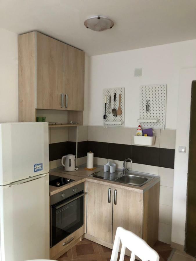 Apartmani Petrija เพรอชานิ ภายนอก รูปภาพ
