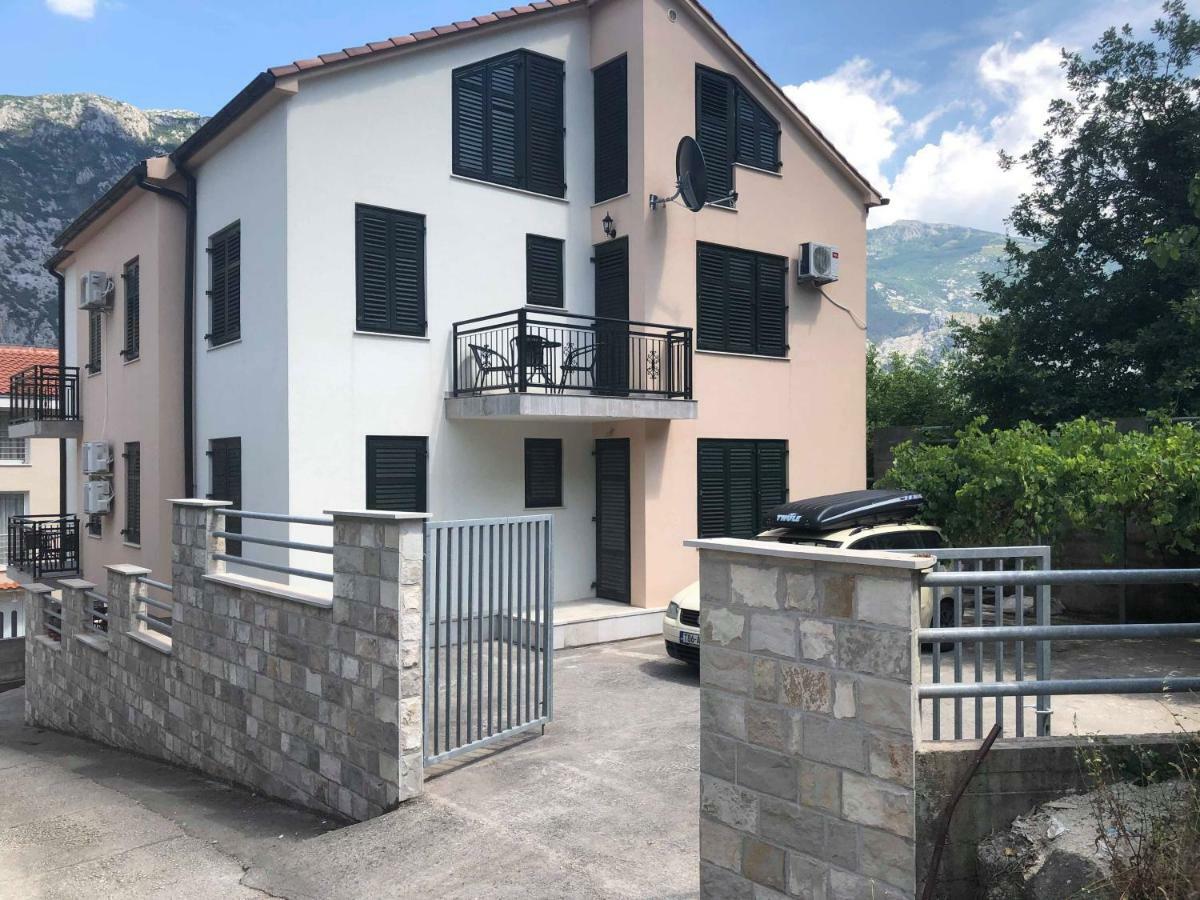 Apartmani Petrija เพรอชานิ ภายนอก รูปภาพ