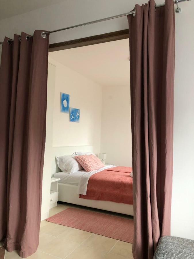 Apartmani Petrija เพรอชานิ ภายนอก รูปภาพ